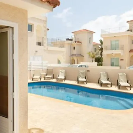 Chloe * Paralimni