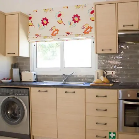Chloe Apartman Paralímni