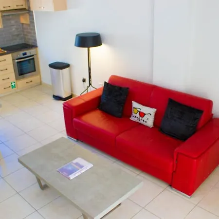 Chloe Apartman Paralímni